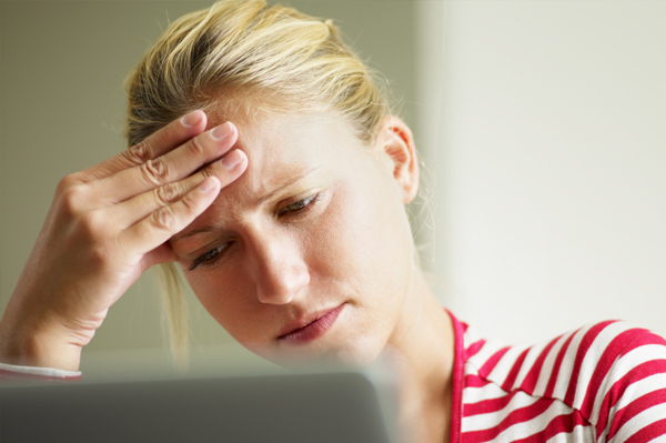 frustrated-woman-with-computer
